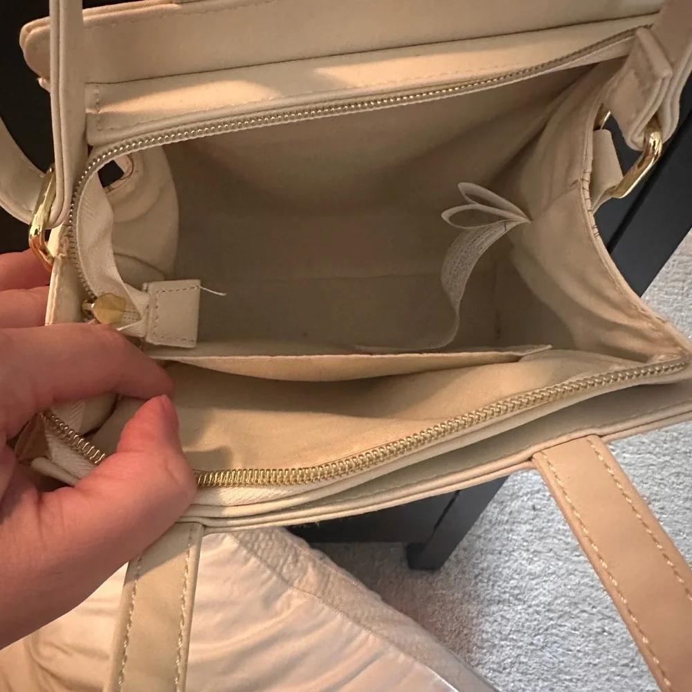 Loungefly Harry Potter Cream Tote with Floral and Castle Design - Picture 4 of 6